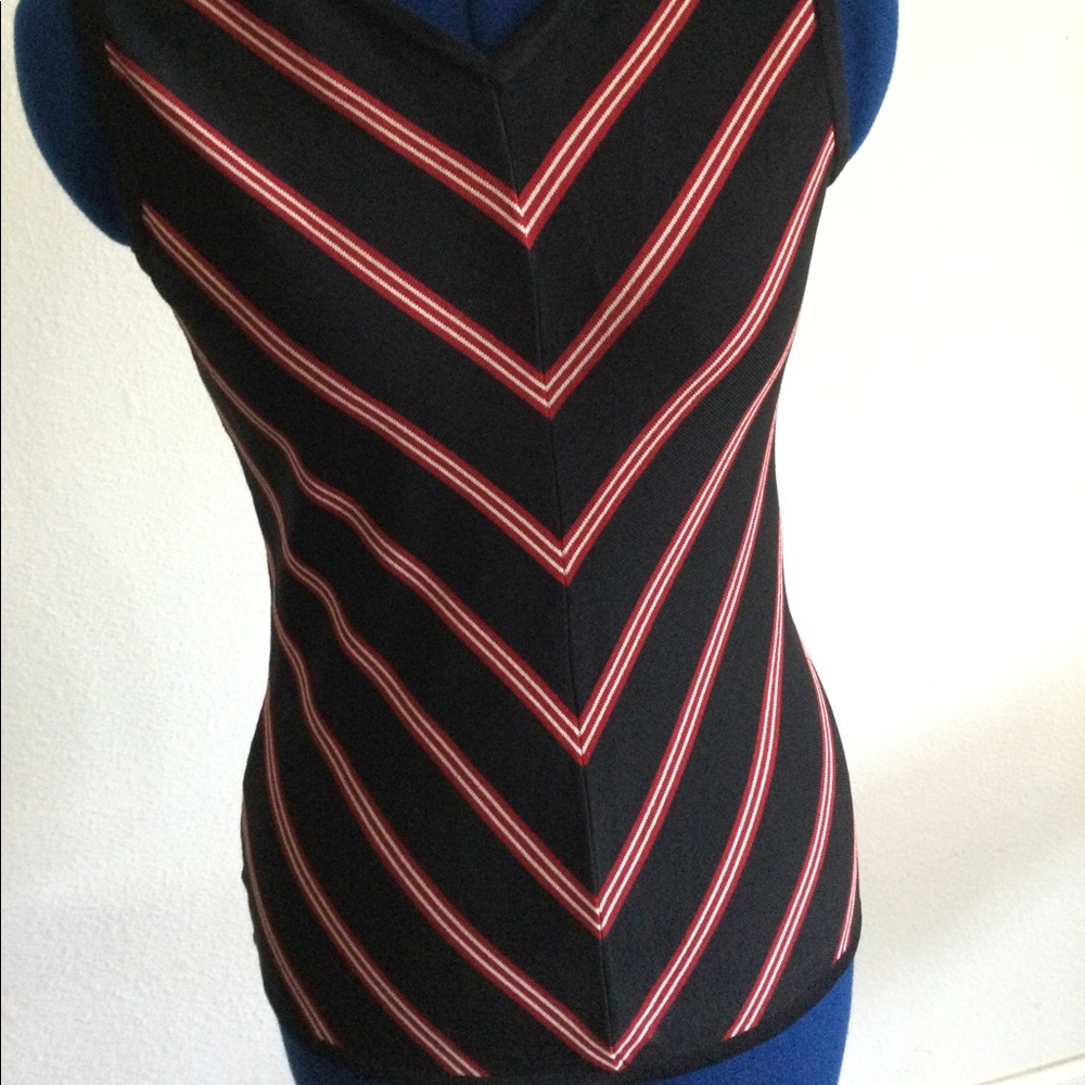 Very slimming, beautiful nearly new top - Picture 1 of 3